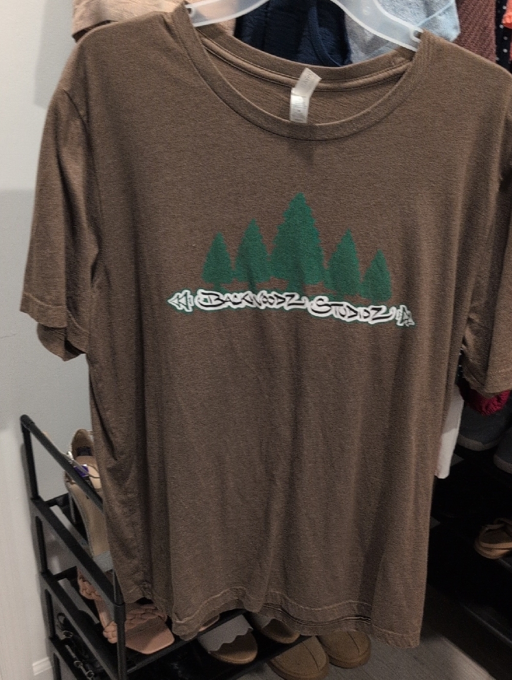 BACKWOODZ BILLY WOODS Short-Sleeve Tee with Green Tree Graphic